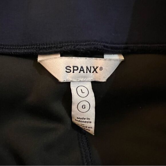 Spanx Women’s Size Large Tall AirEssentials Navy Blue Striped White Pants - Picture 12 of 16